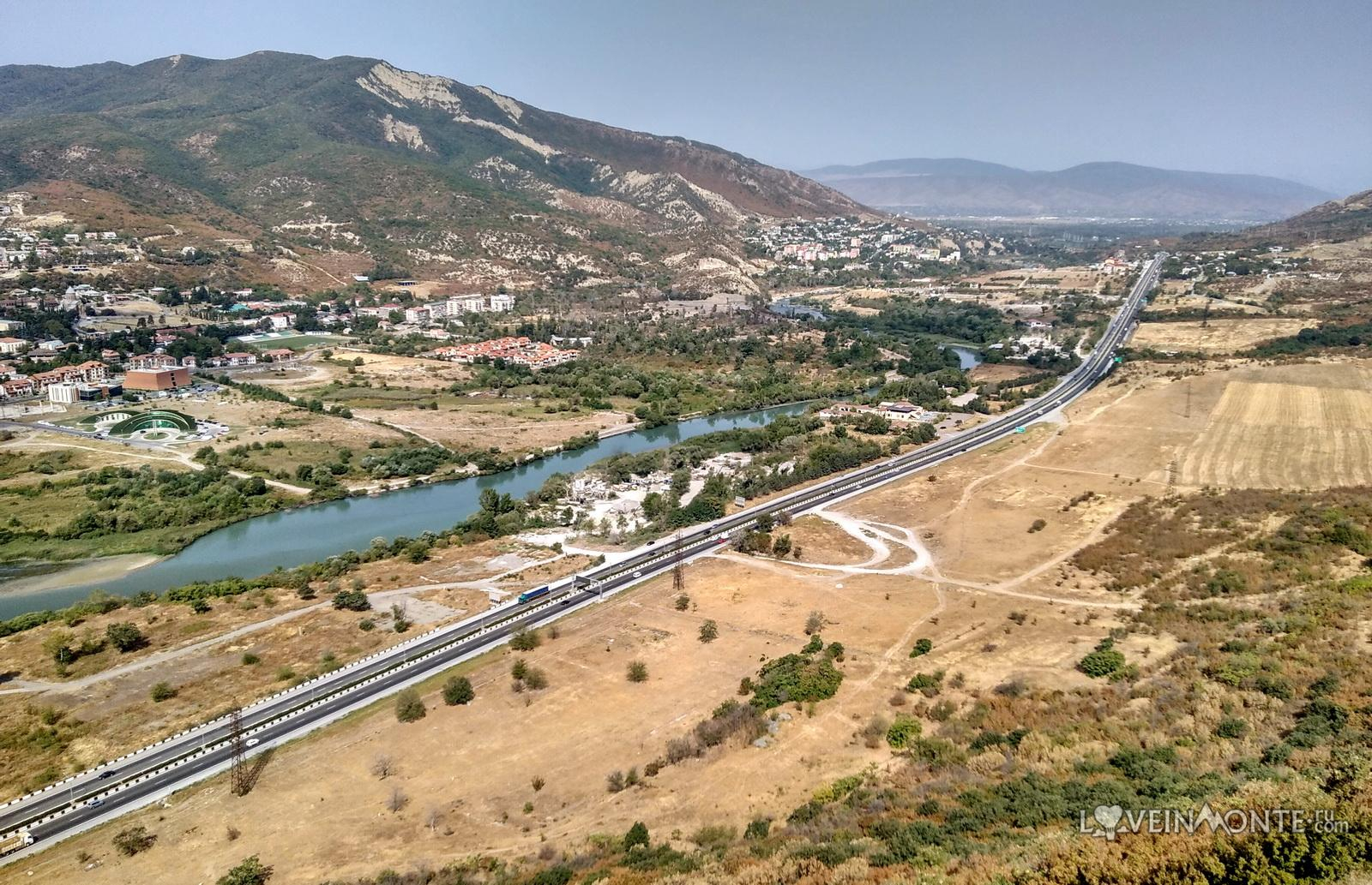 How to hire a car in (country), where to rent a car in Tbilisi